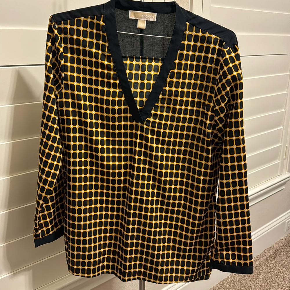 Michael Kors printed top. Size L. Navy and yellow. 100% polyester. Like new.